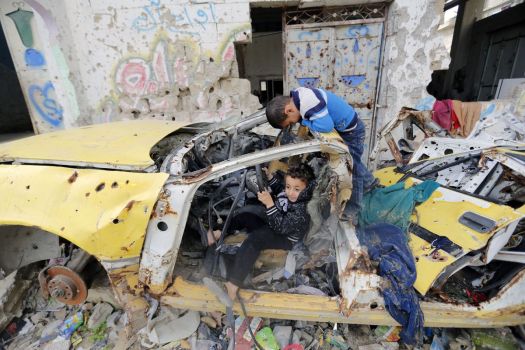 Giochi tra le macerie di Gaza City, 27 gennaio 2015